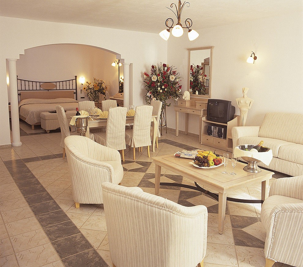 http://www.karlson-tourism.ru/i/greece/hotels/royal_mykonian/2/juniorsuite.jpg