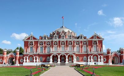 Экскурсия в Петровский путевой дворец в Российской Федерации