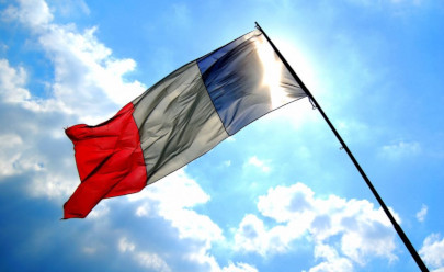 Премьер-министр Франции Эдуар Филип представил 28 мая проект мер, который вступил в силу на второй фазе снятия карантина во Франции 2 июня. Третий этап намечен на 22 июня.