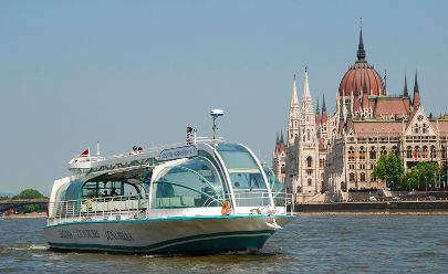 Прогулка по Дунаю на кораблике в Венгрии