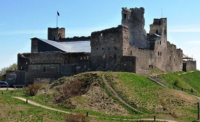 Экскурсия в средневековый замок-крепость Раквере в Эстонии