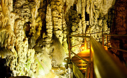 Пещера Петралона 
