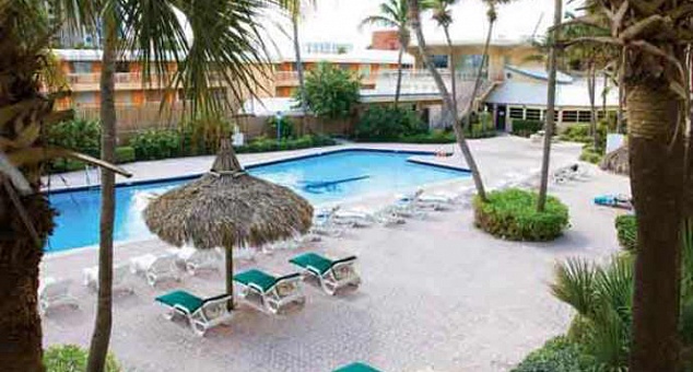 Days Hotel Thunderbird Beach Resort